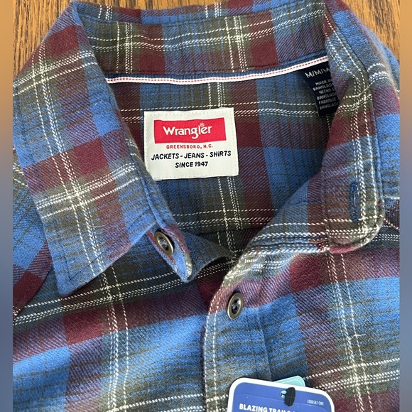 Wrangler Mens Long Sleeve Button Down Plaid Cloud Flannel, Blue, size medium - Picture 2 of 3